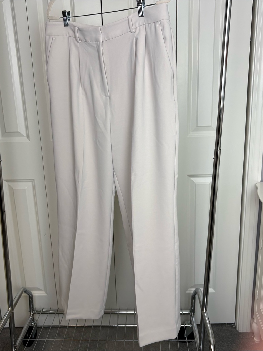 LOFT Versa White Pleated Pants